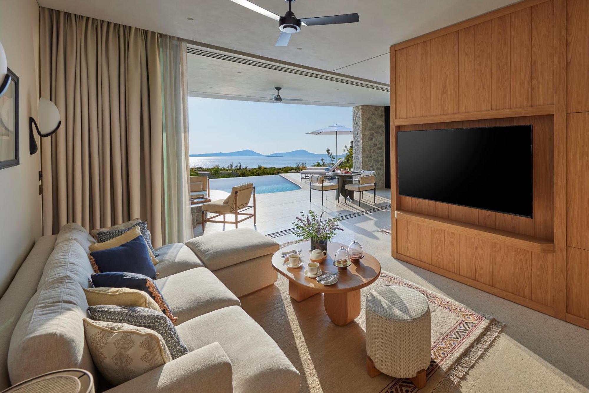 Villa con piscina y vistas a la bahía