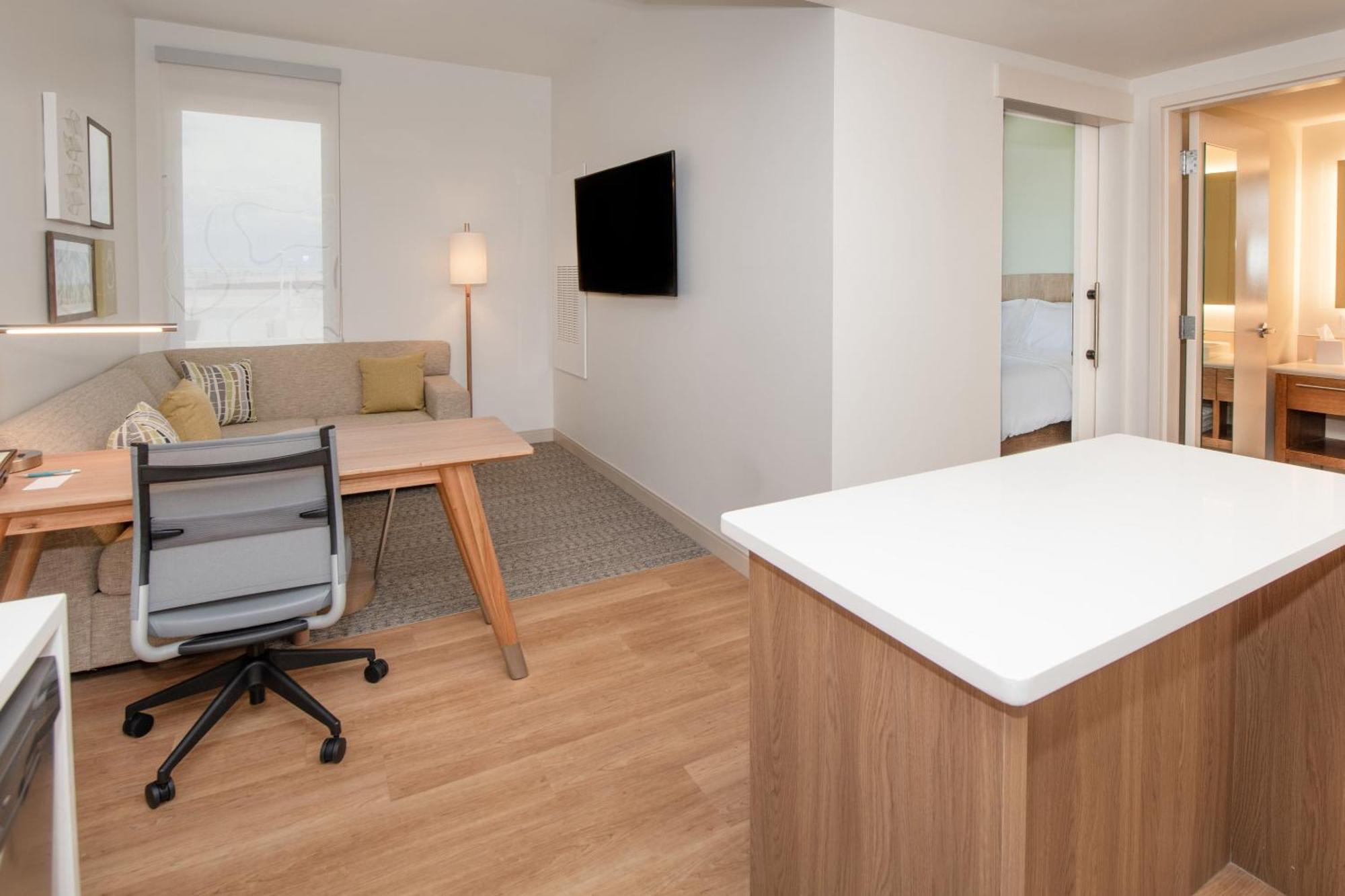1 Bedroom Suite 1 King Sofa bed,1633053239:JPEG