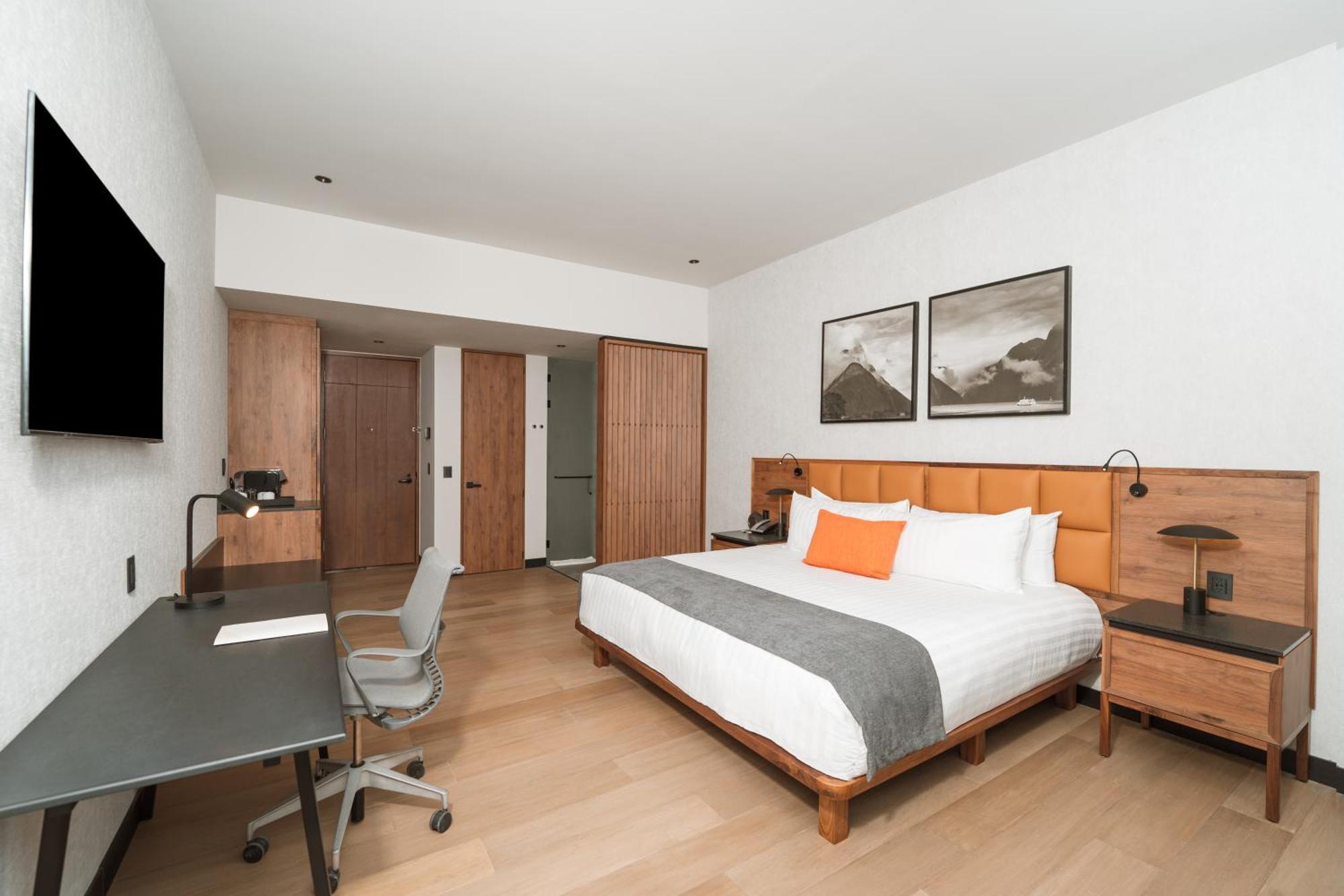 Deluxe Room,1635993734:JPEG