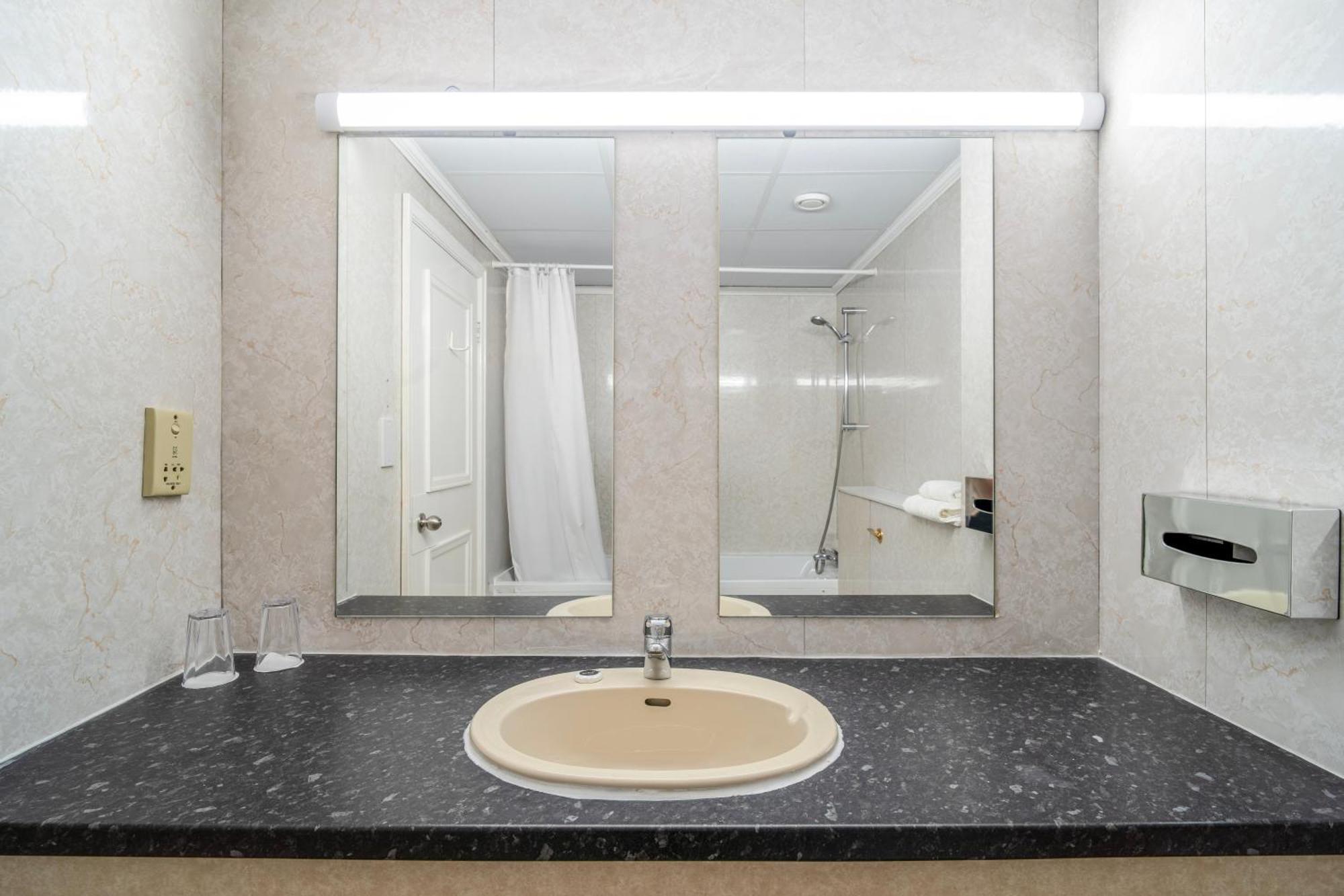 Habitación Doble (sin ventanas)