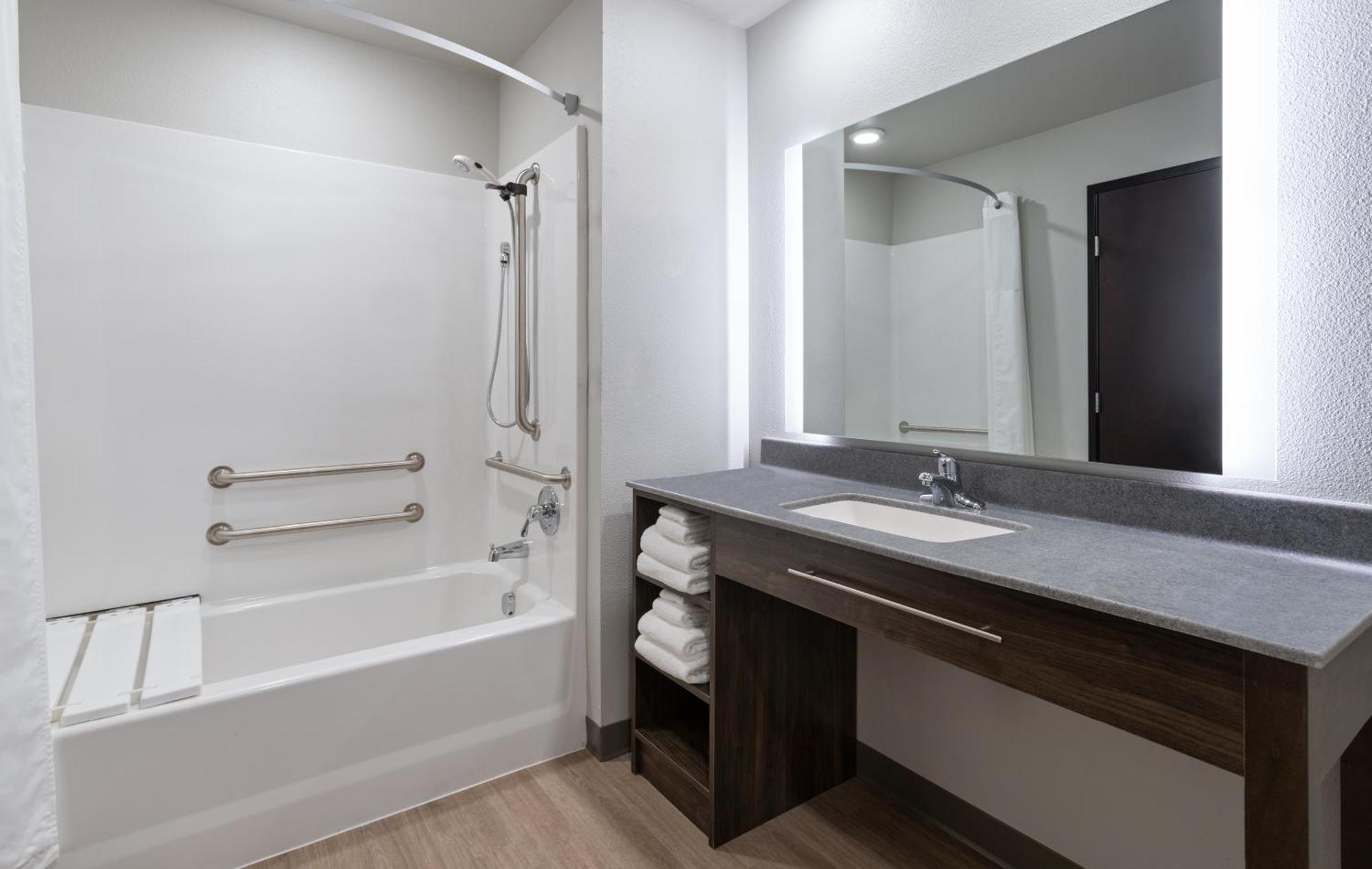 Queen Room with Two Queen Beds - Mobility Accessible