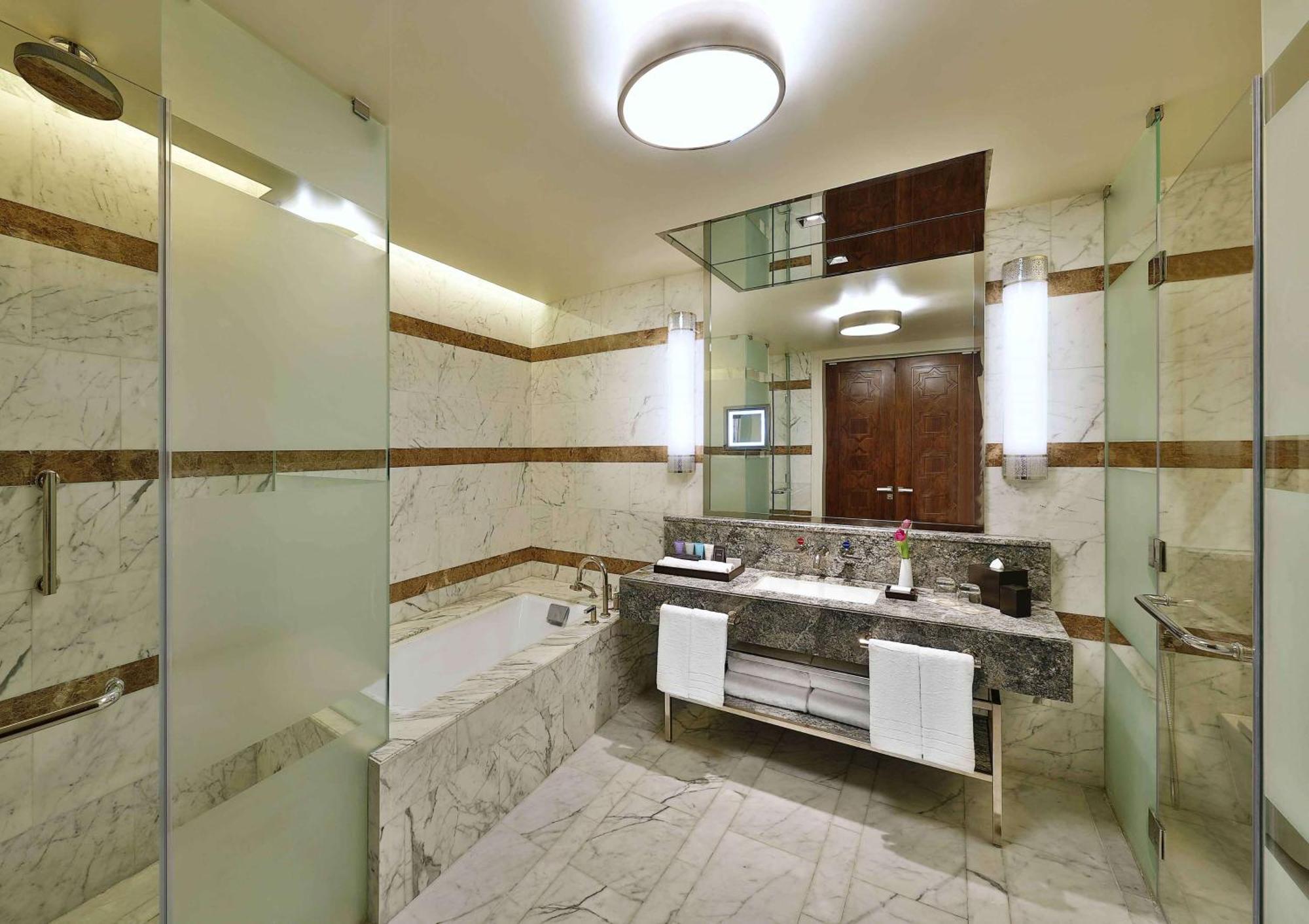 Premier Suite with Partial Kaaba View - Lounge Access