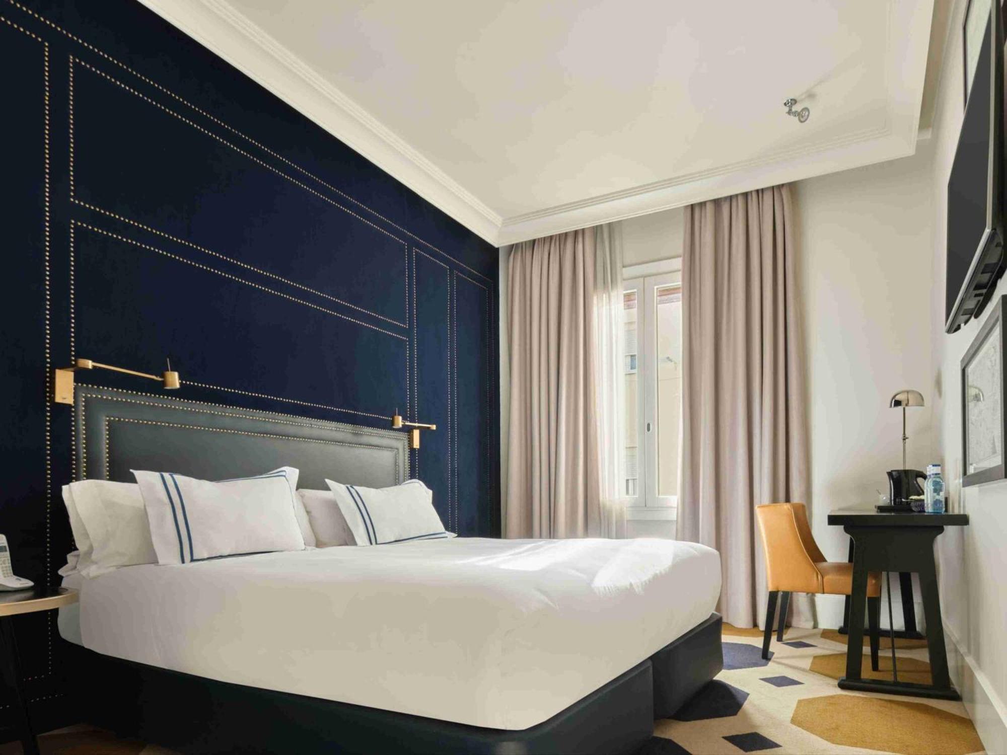 Deluxe Room,1658775186:JPEG