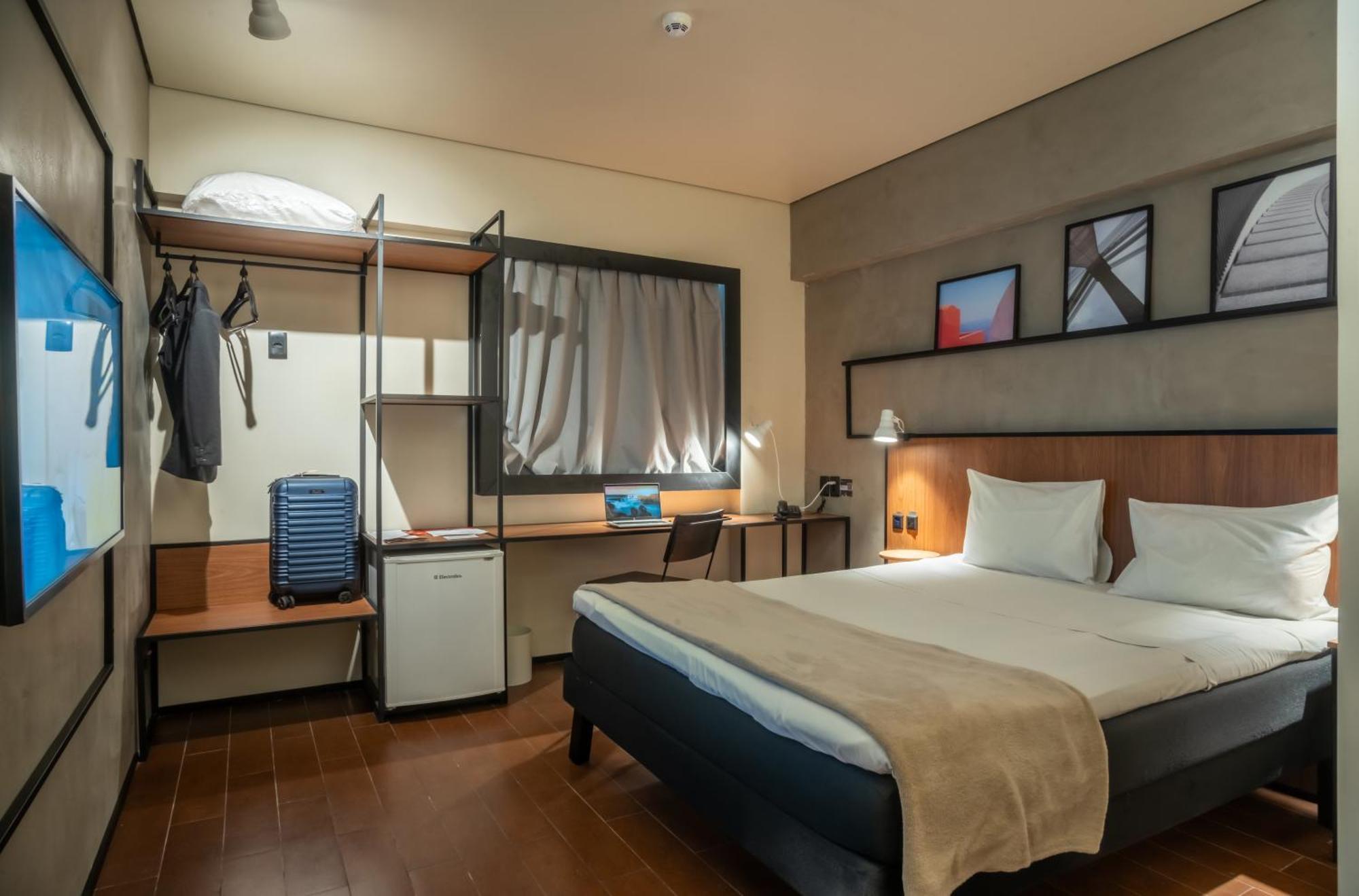Quarto Standard com 1 Cama de Casal