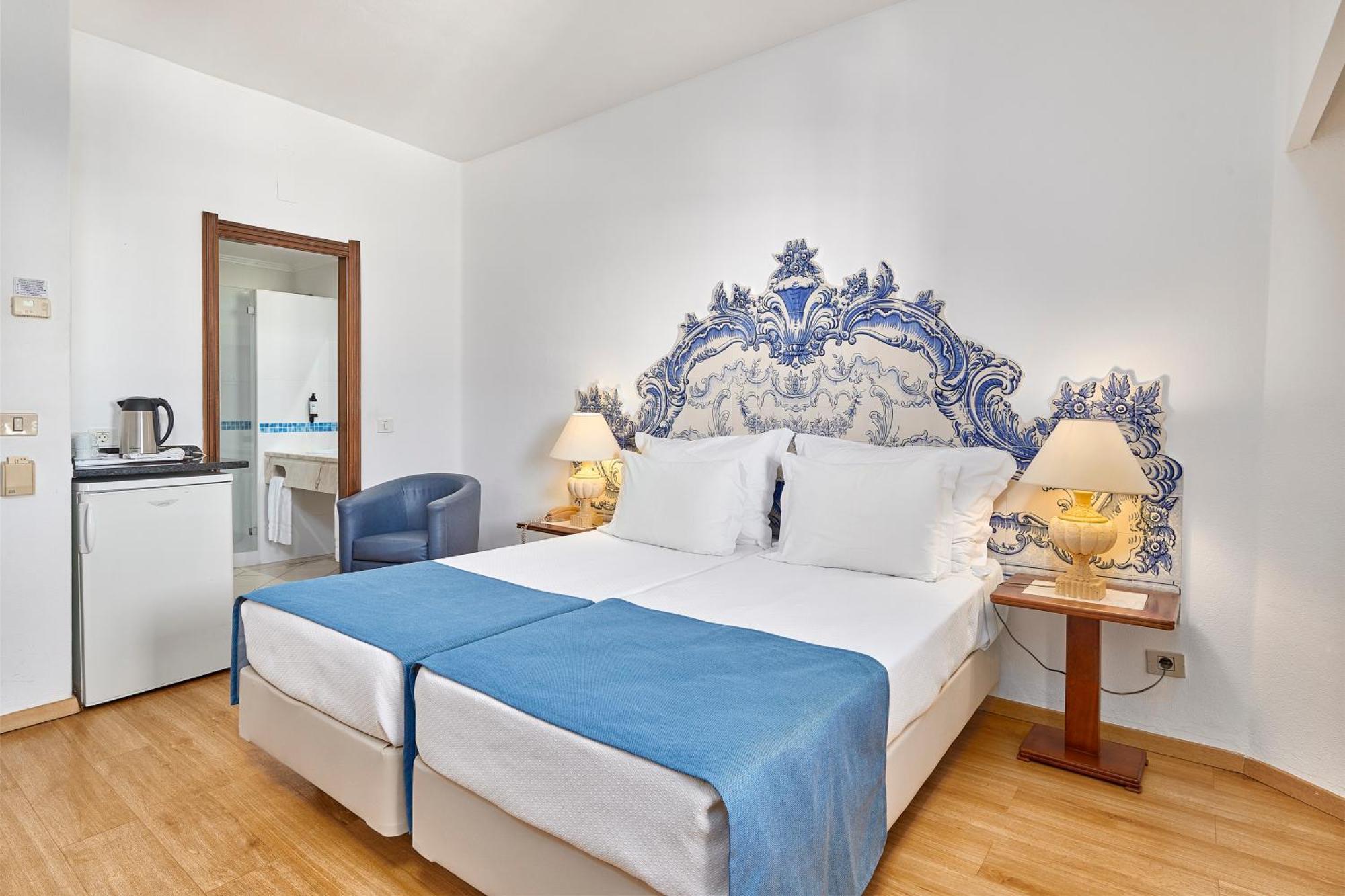 Zweibettzimmer mit Blick zum Festland