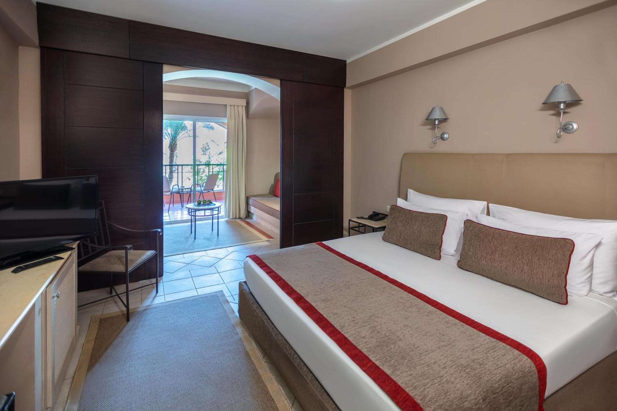 Camera Familiare Deluxe con Letto Queen-Size o 2 Letti Singoli e Vista Giardino