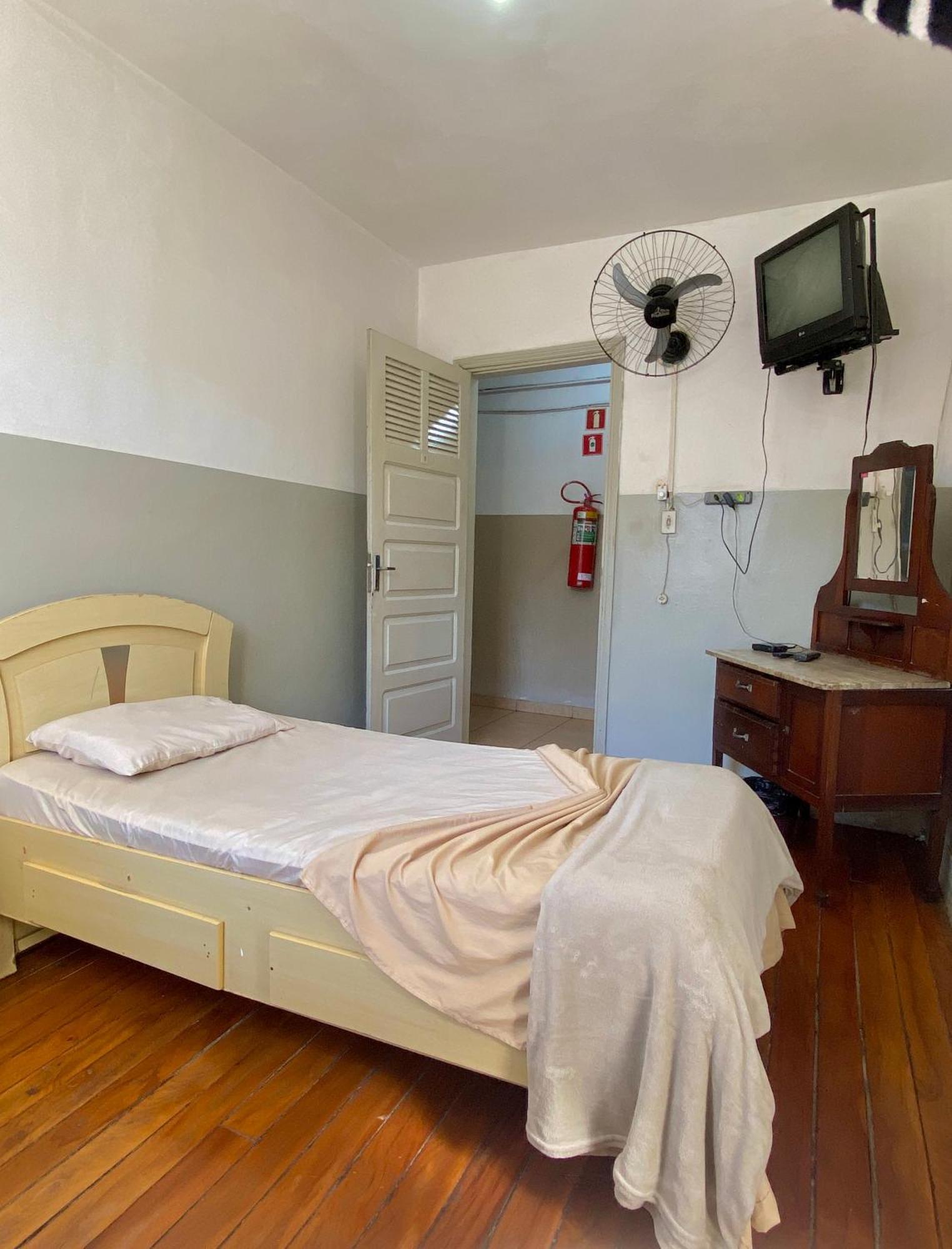 Quarto Individual com Banheiro Compartilhado