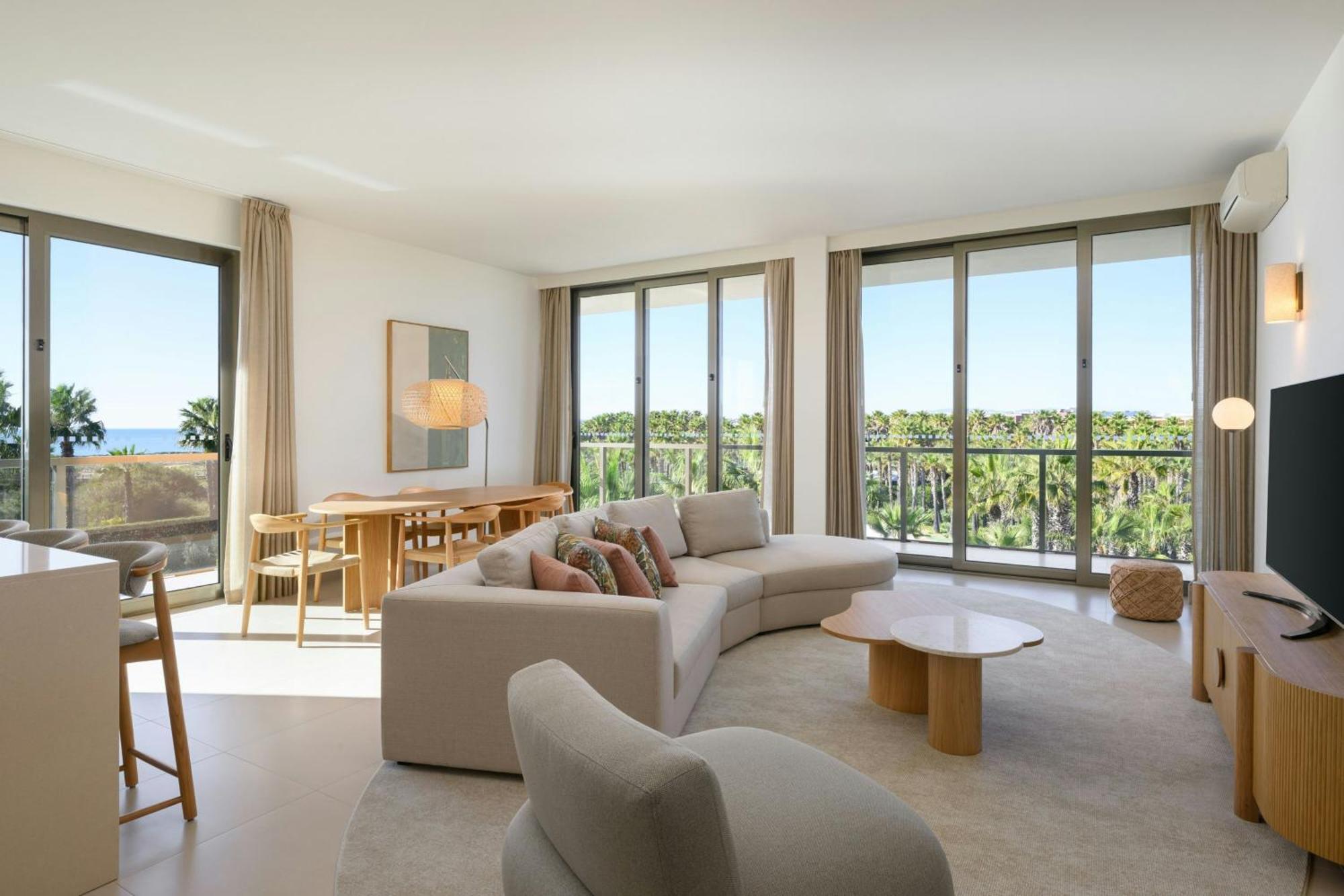 Suite con 3 Camere da Letto, Balcone e Vista Mare