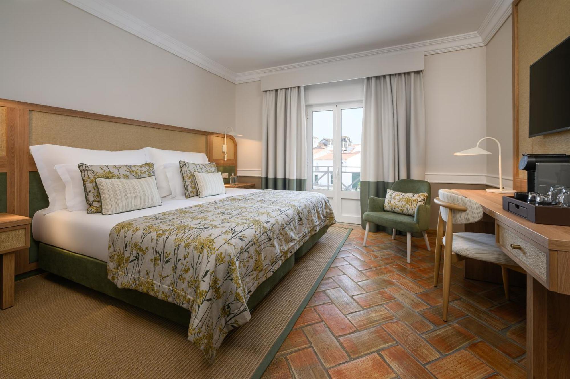 Classic Room with City View