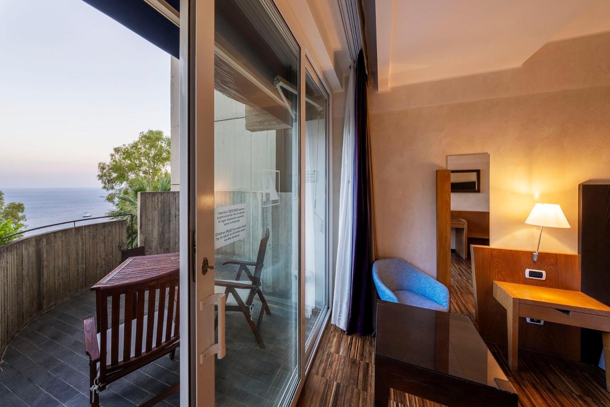 Doppel- oder Zweibettzimmer mit Balkon, Meerblick und Zustellbett