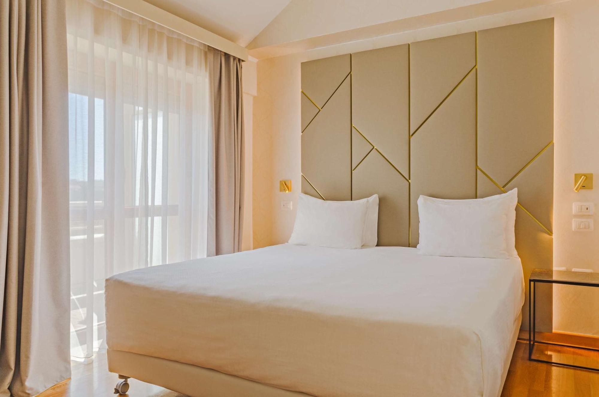 Junior Suite Vatican View Extra Bed,1706792211:JPEG
