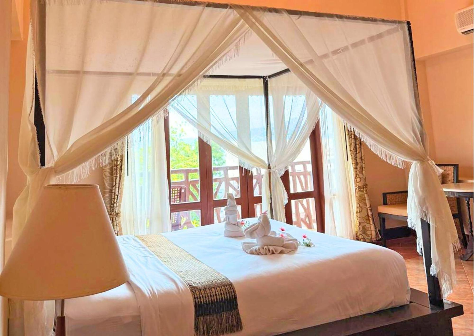 Honeymoon Suite