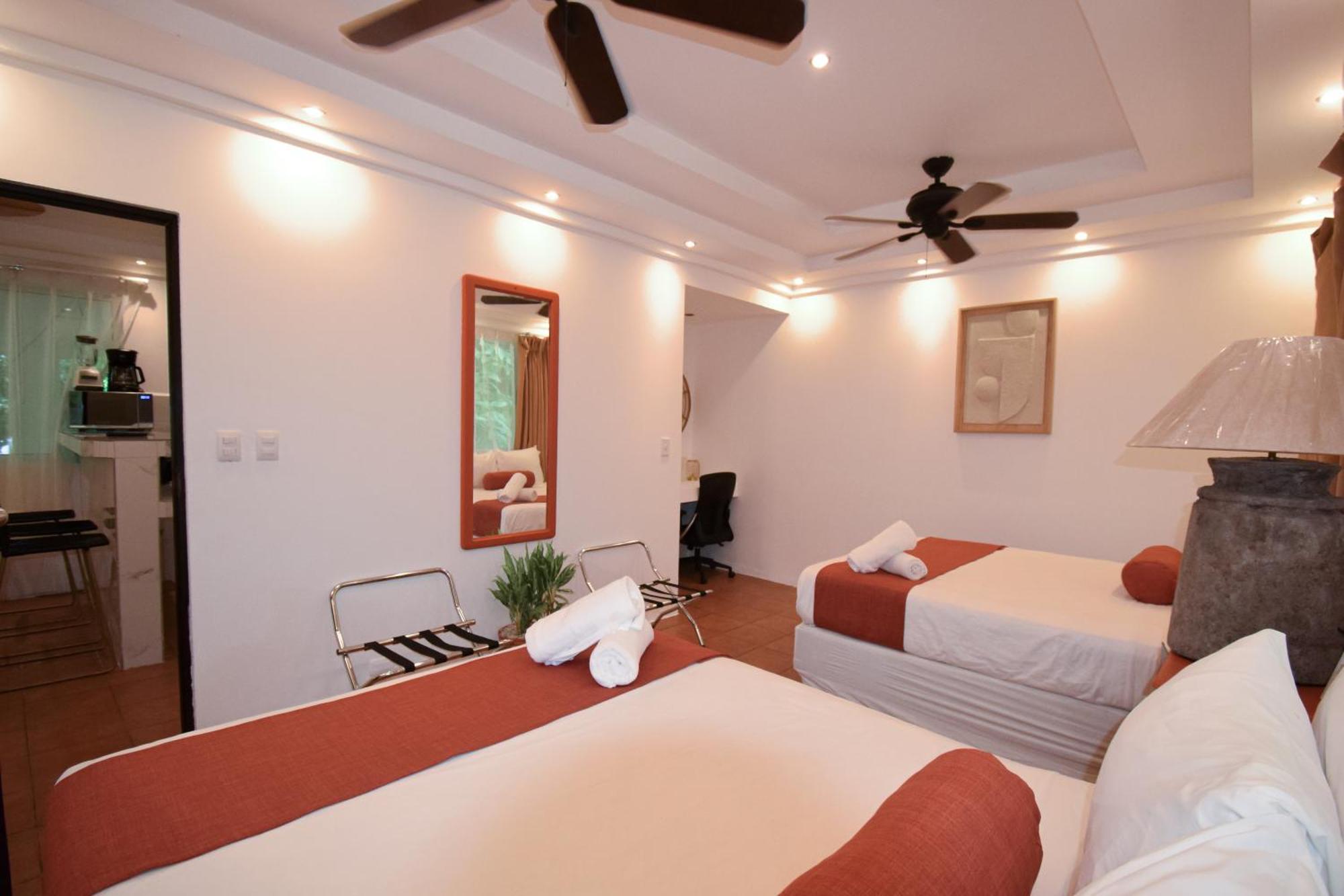 Zimmer mit 3 Queensize-Betten