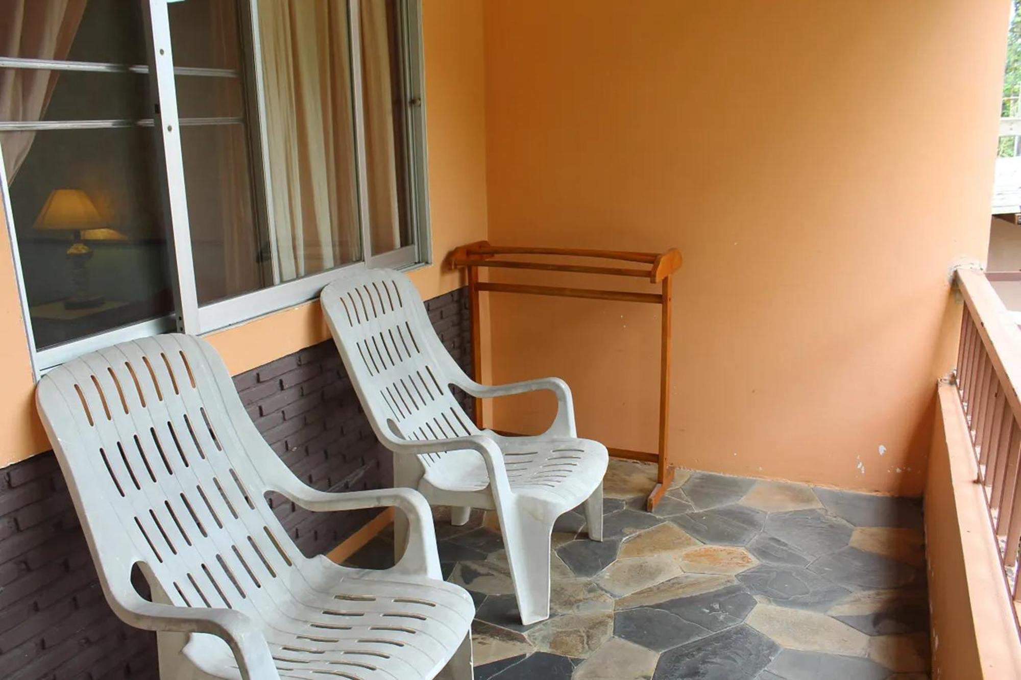 Zweibettzimmer mit Balkon