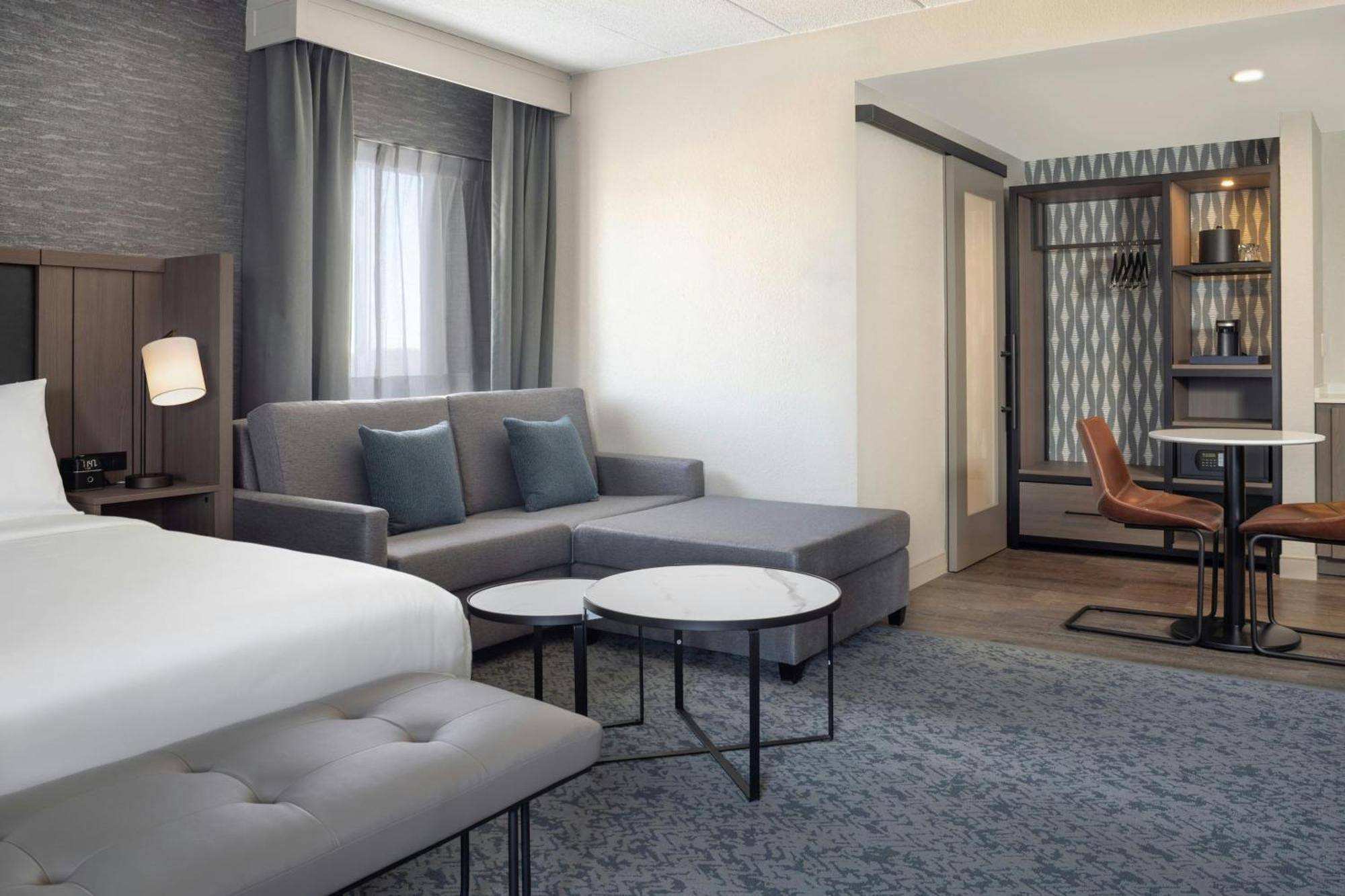 Junior King Suite Sofa Bed,1742612226:JPEG