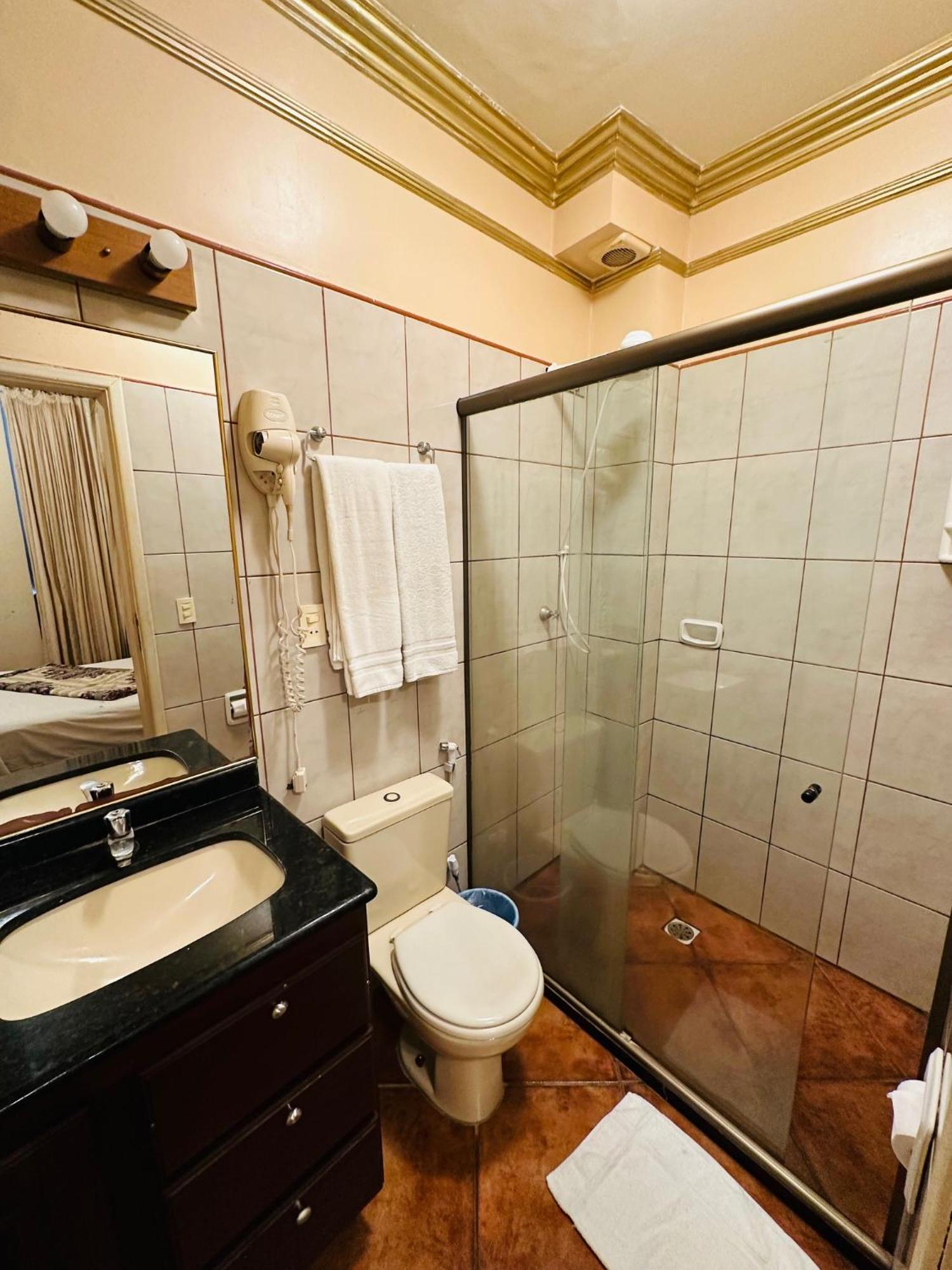 Quarto Twin Standard