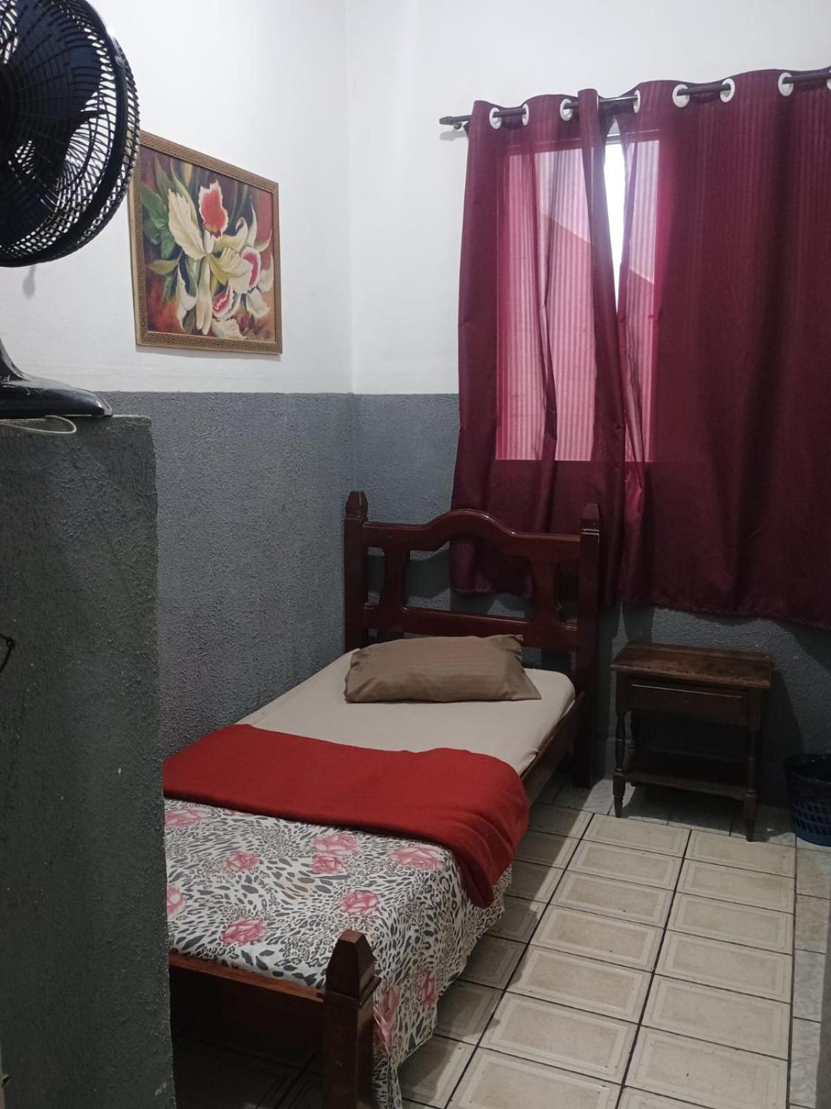 Quarto Individual com Banheiro Compartilhado