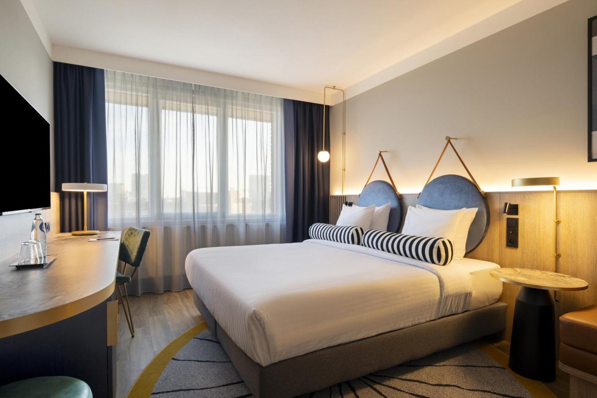 Double Room,1758261425:JPEG