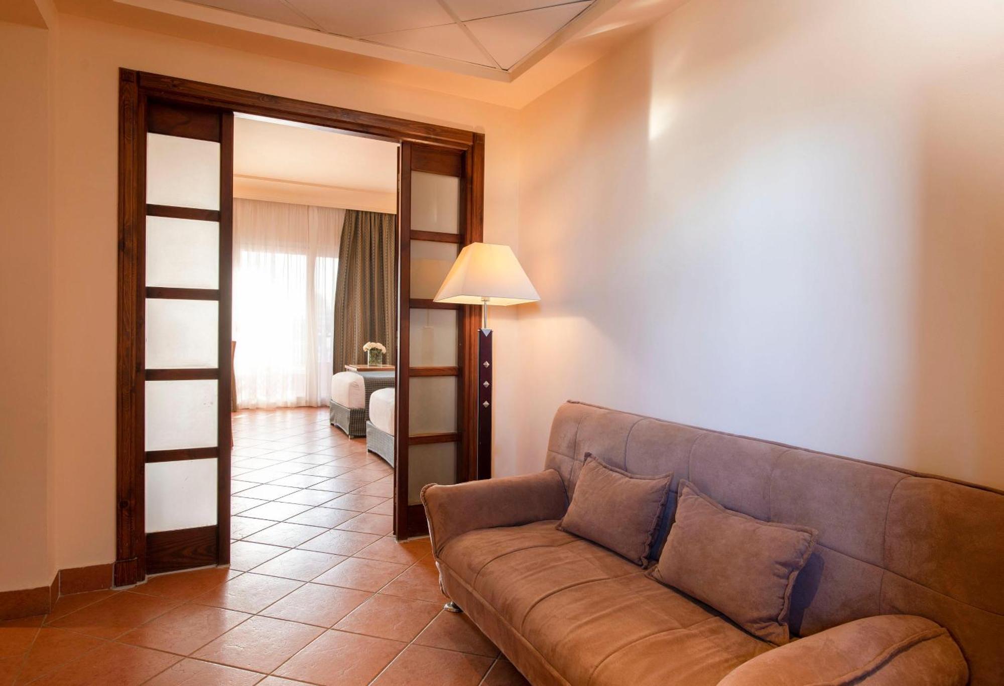 Family Suite (2 Adults + 2 Children)
