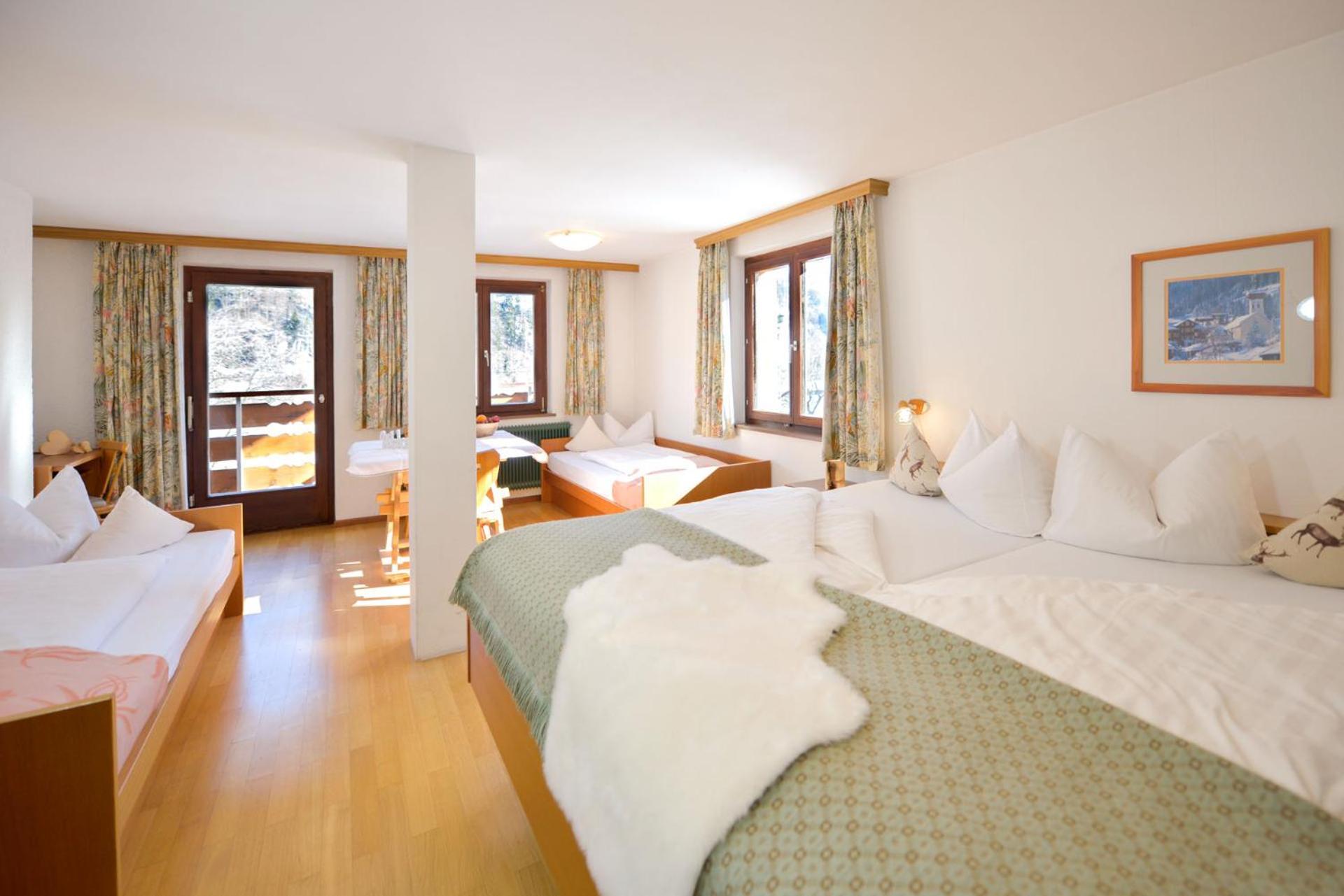 Vierbettzimmer mit Balkon