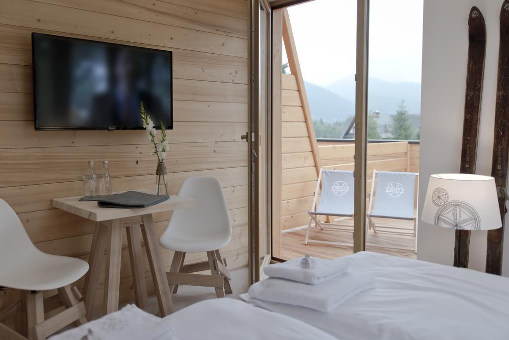 Double Room with Balcony and Mountain View