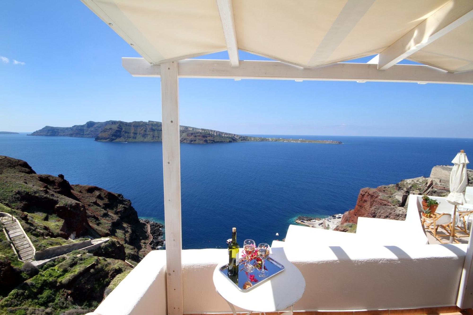 Cave Superior Studio with Caldera View