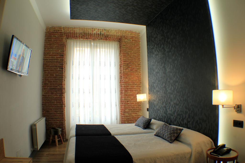 Kamer met 1 Groot Bed of 2 Aparte Bedden en Uitzicht op de Stad