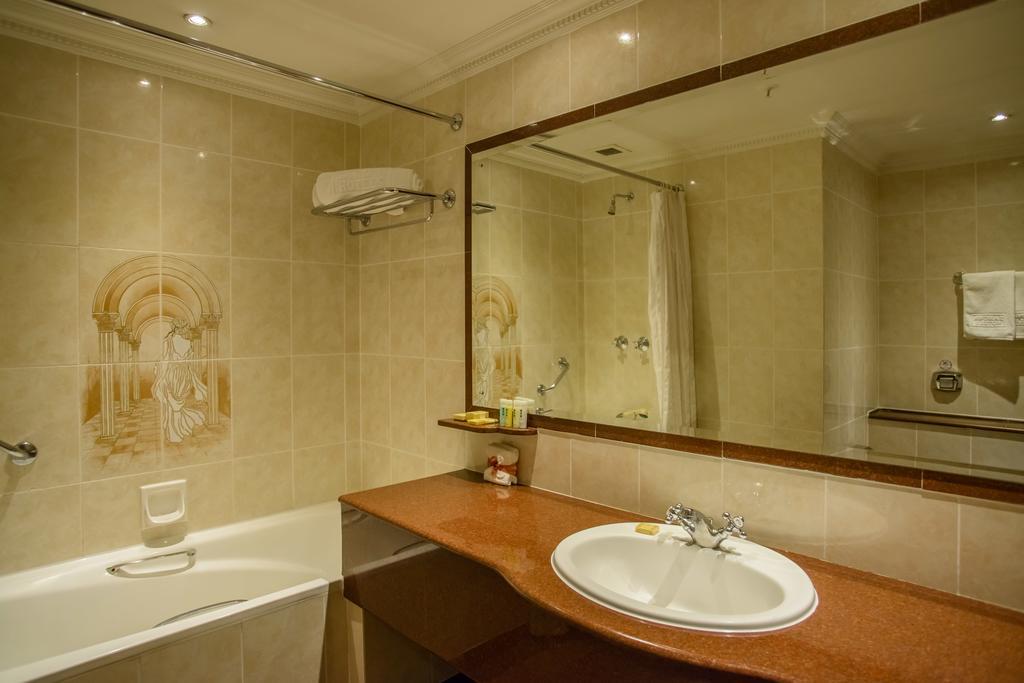 Stanley Club Twin Room
