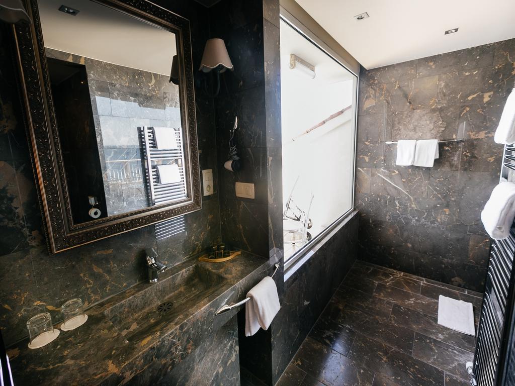 Suite met 1 Slaapkamer en een Balkon met Uitzicht op Zee