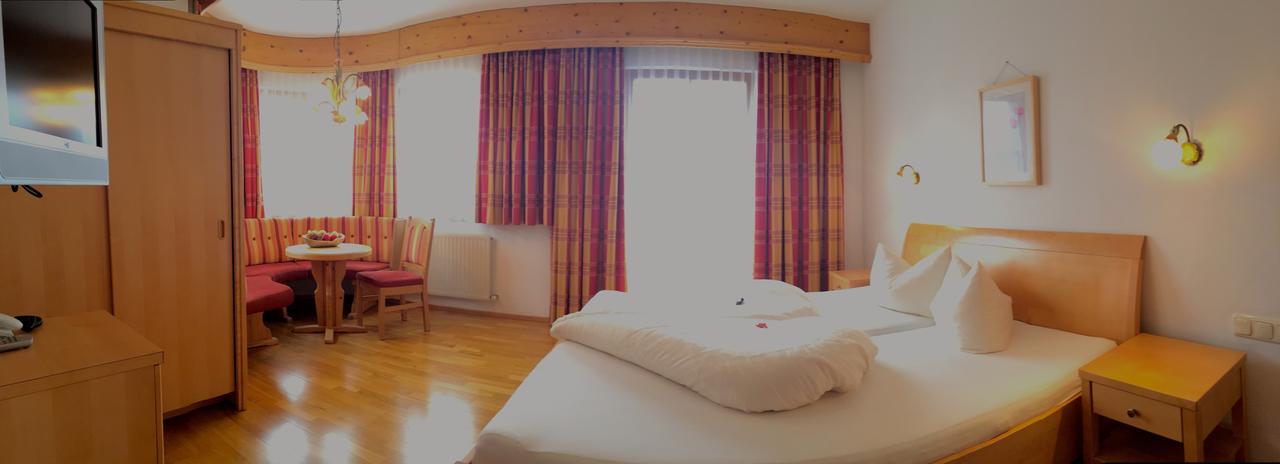 Vierbettzimmer mit Balkon