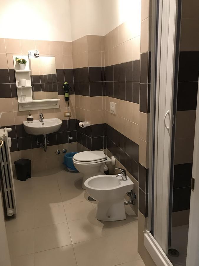 Small Double Room,537812637:JPEG