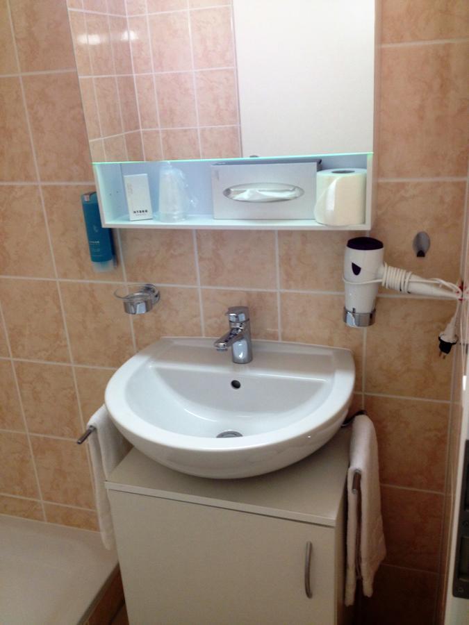 Studio (2 Adults)