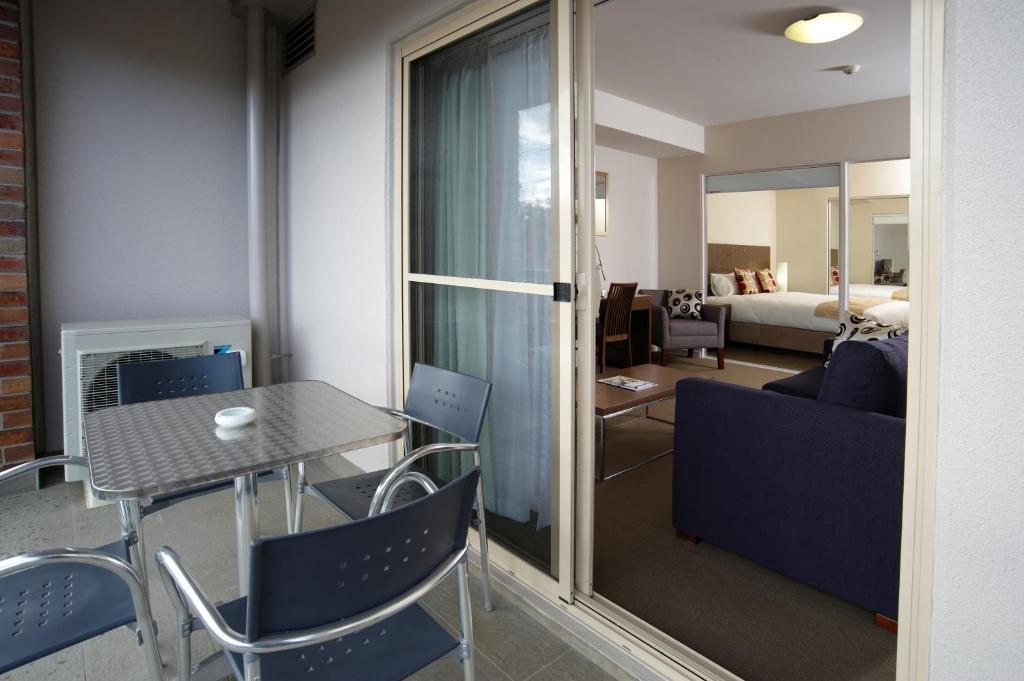 Two-Bedroom Apartment,698100969:JPEG