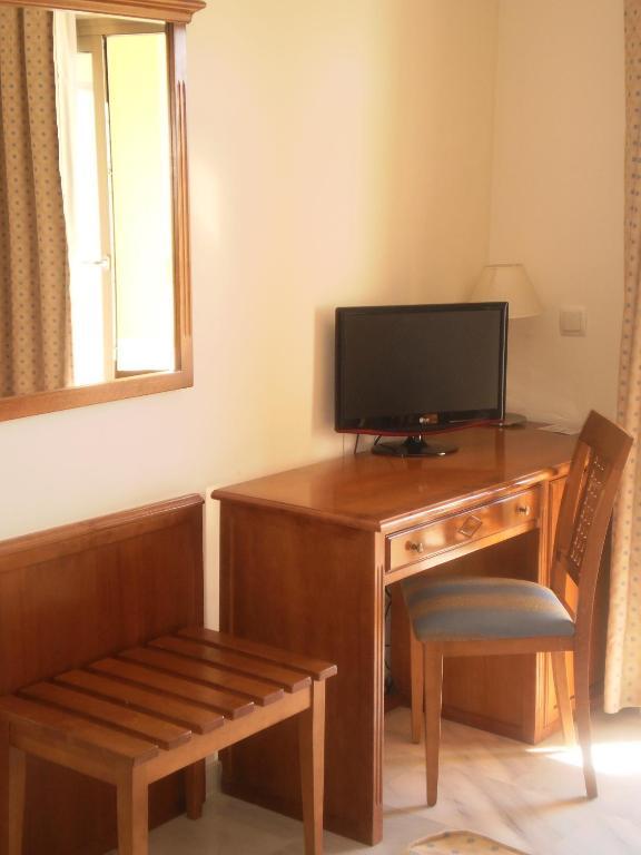 Doppel-/Zweibettzimmer mit Balkon