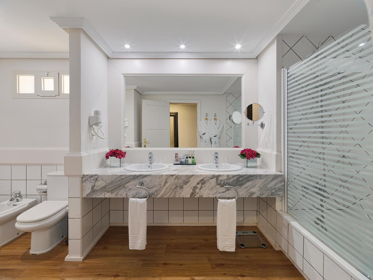 Junior Suite (2 Adults)