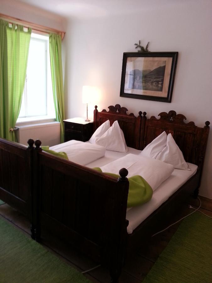Basic Triple Room with Shared Bathroom