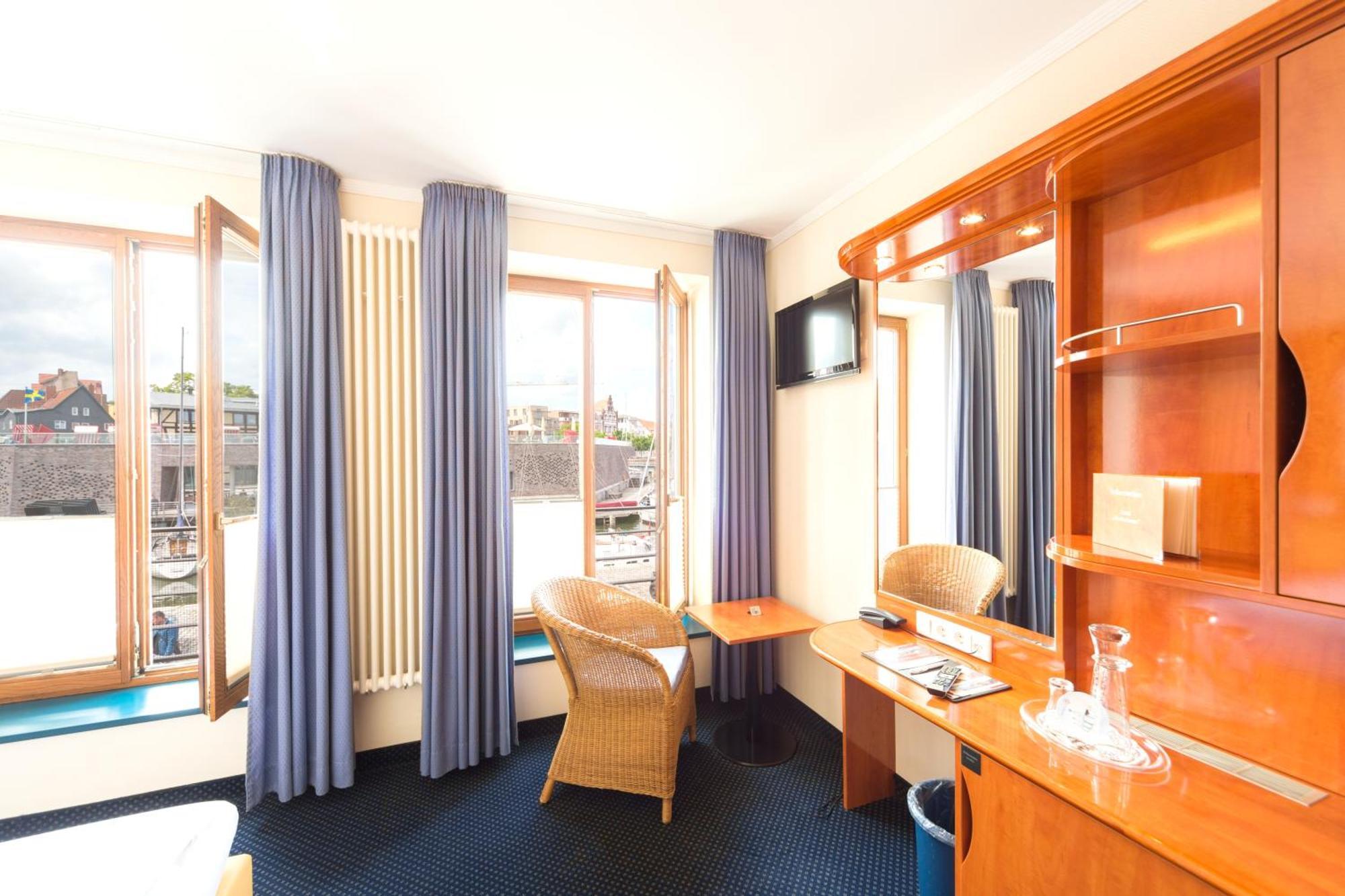 Standard Single Room,689427699:JPEG