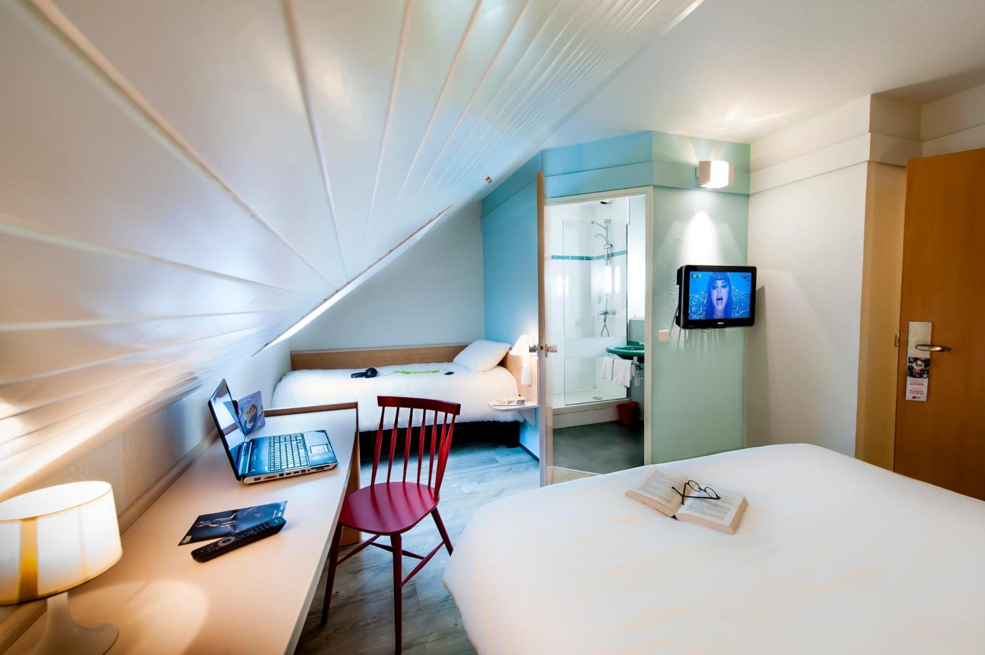 Standard Room with one double and one single bed