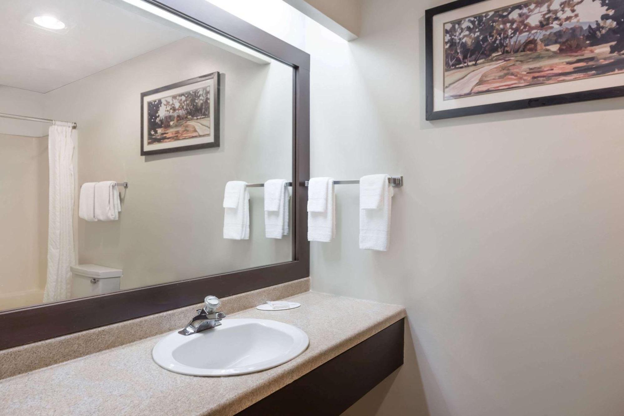 Deluxe Queen Room with Two Queen Beds - Non-Smoking