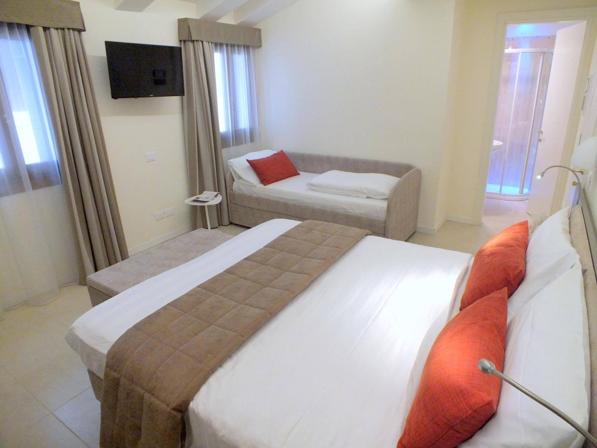 Standard Triple Room,710754475:JPEG