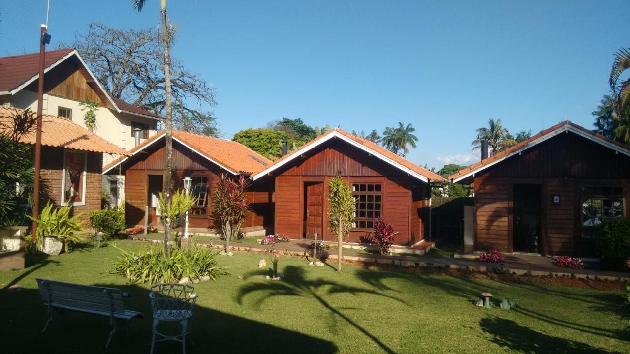 Quarto Deluxe (2 Adultos + 1 Criança)