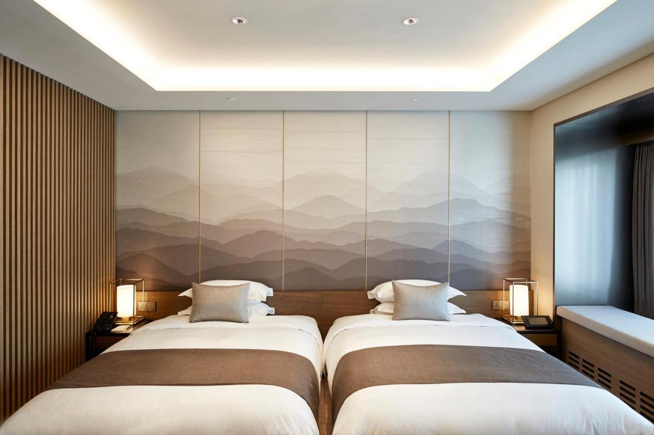 Club Suite Twin with Mountain View - Lounge Benefit