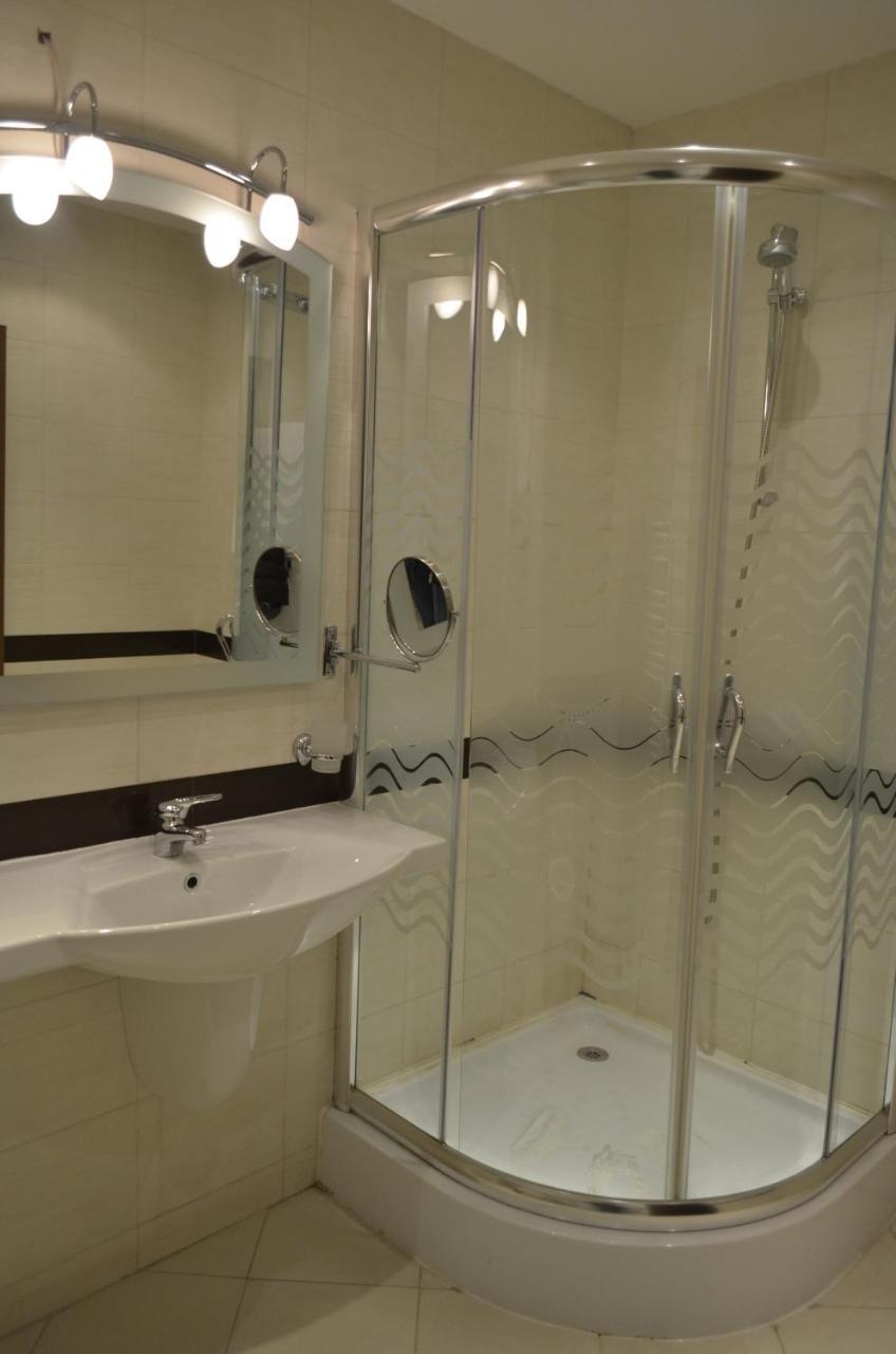 Economy Double or Twin Room,744617491:JPEG