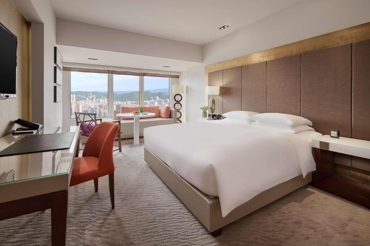 Deluxe King Room - Club Access,1644437799:JPEG