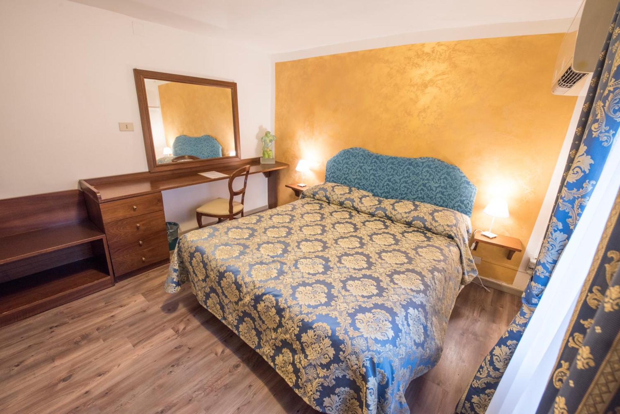 Chambre Double ou Lits Jumeaux avec Salle de Bains Privative Intérieure