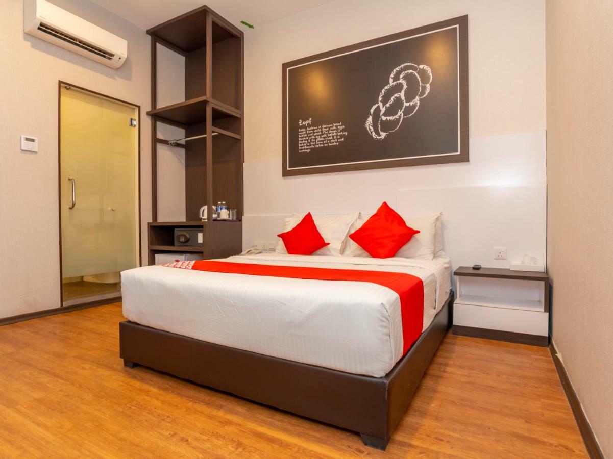 Standard Queen Room