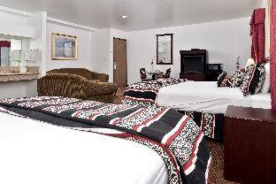 King Suite Two King Beds,848882957:JPEG