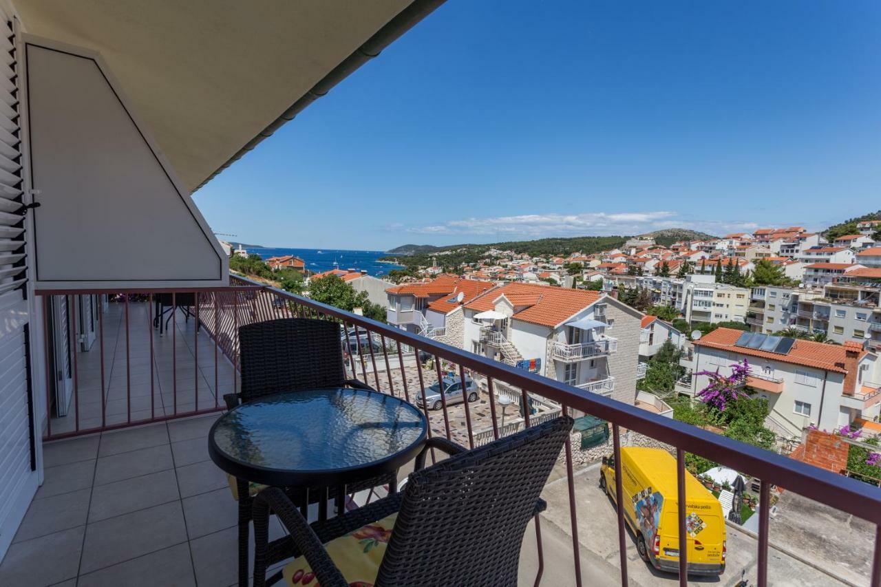 Studio mit Balkon und Meerblick.
