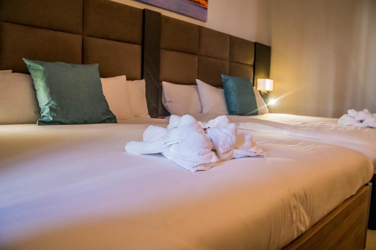 Superior Dreibettzimmer mit Balkon und Stadtblick