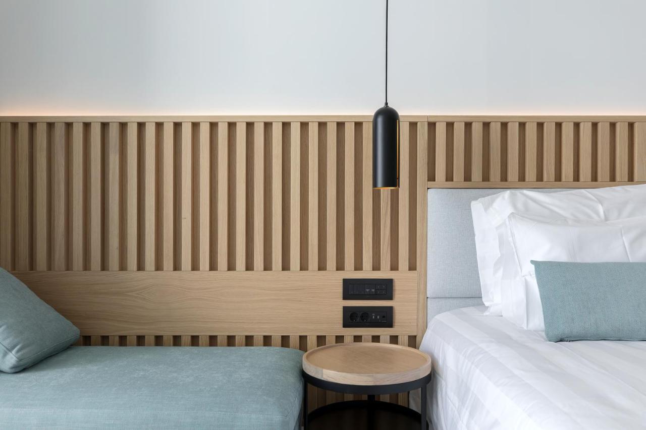 Deluxe Lagoon View Suite
